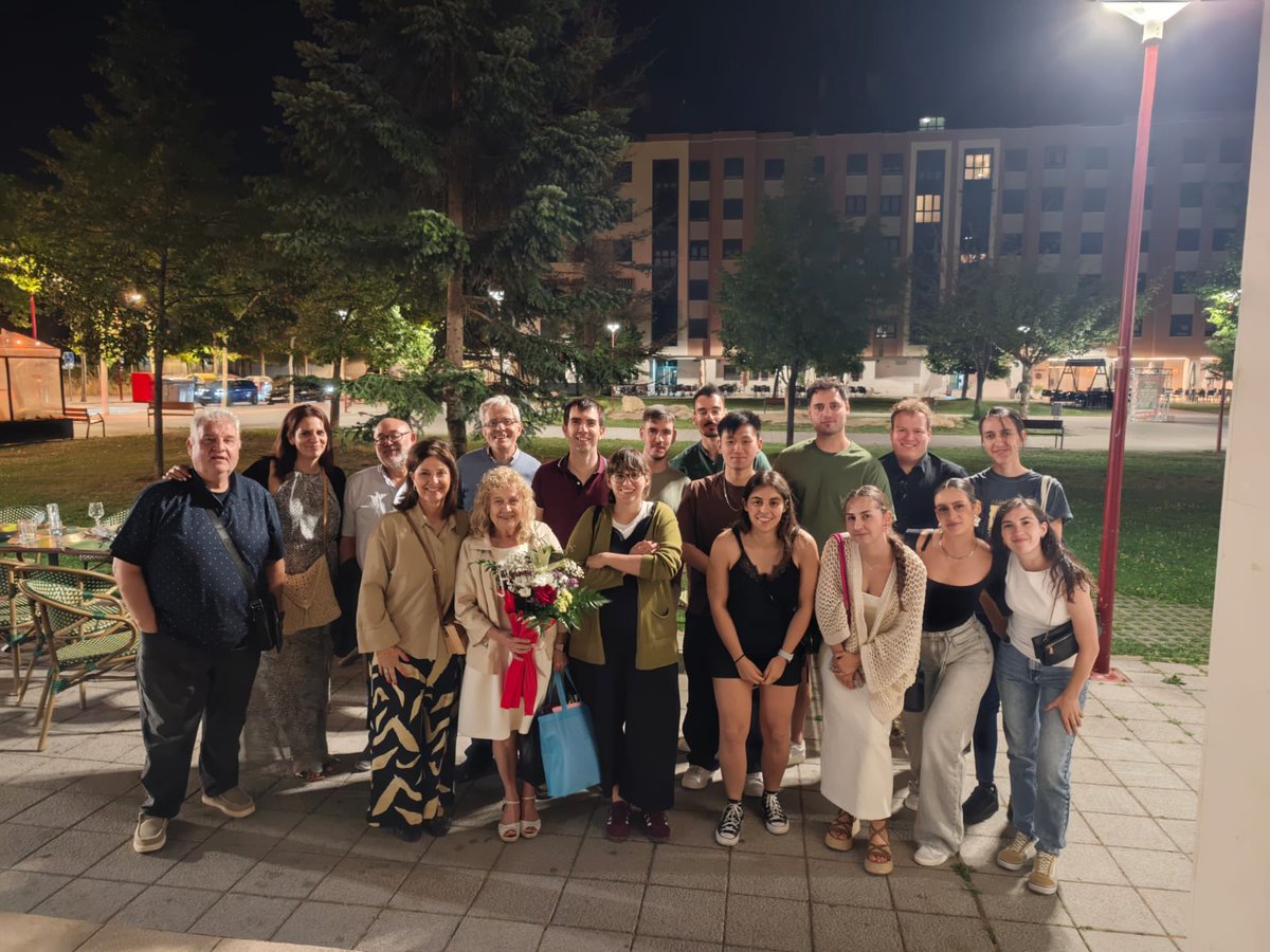 SintACatGroup's tweet photo. Este miércoles pasado nos reunimos en una cena el @SintACatGroup al completo para despedir a nuestra querida compañera Celia Andrés con motivo de su inminente jubilación.  Te deseamos disfrutes de esta nueva y merecida etapa! https://t.co/zATGHeAZrE