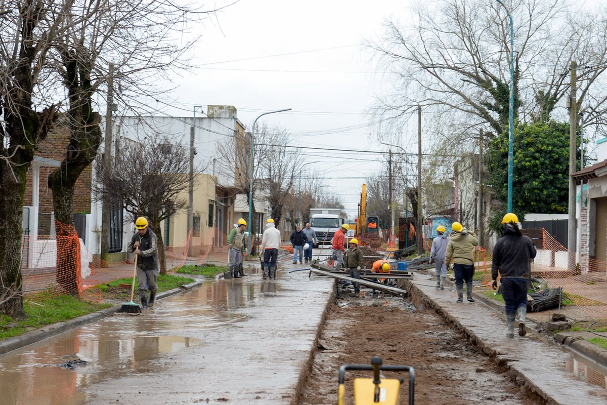 MInfraPBA's tweet image. 💦Continúan las obras del desagüe pluvial de la calle 30 en #Navarro
🚧 Estamos construyendo un reservorio de 7 hectáreas, para controlar el caudal y una estación de bombeo equipada para reducir el riesgo de inundaciones que beneficiará a más de 5.000 vecinos y vecinas.