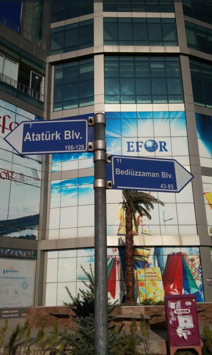 Sağa giden nefer ise; kimseden minnet almayarak, kimseden havf etmeyerek, rahat-ı kalb ve vicdan ile gider. Tâ o matlûb şehire yetişir. Orada, vazifesini güzelce yapan bir namuslu askere münasib bir mükâfât görür.

Sözler/ #rnk