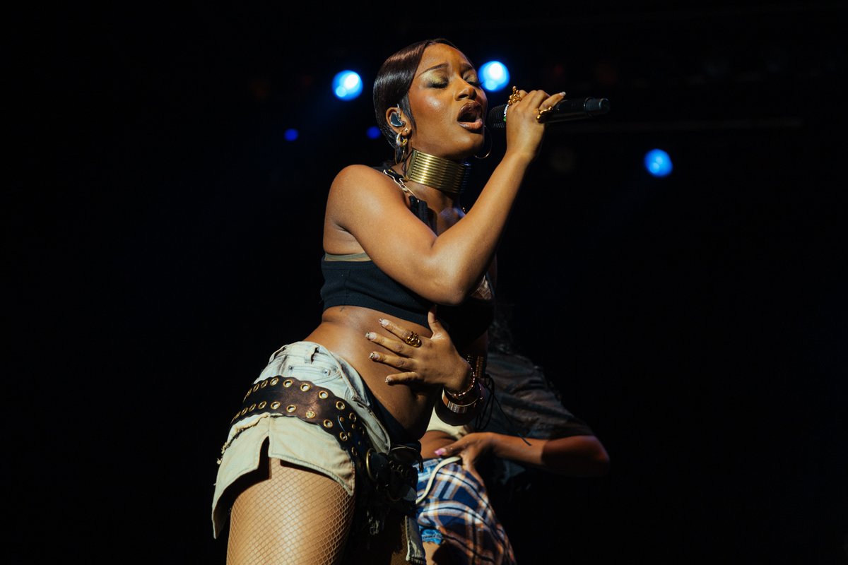 Summerfest's tweet image. New Music Friday drop from the ICONIC @ayrastarr.✨ Her new track “Hot Body” is on repeat 🔥 We’re still not over her performance at the @UScellular Connection Stage.🎤
📸Weston Rich