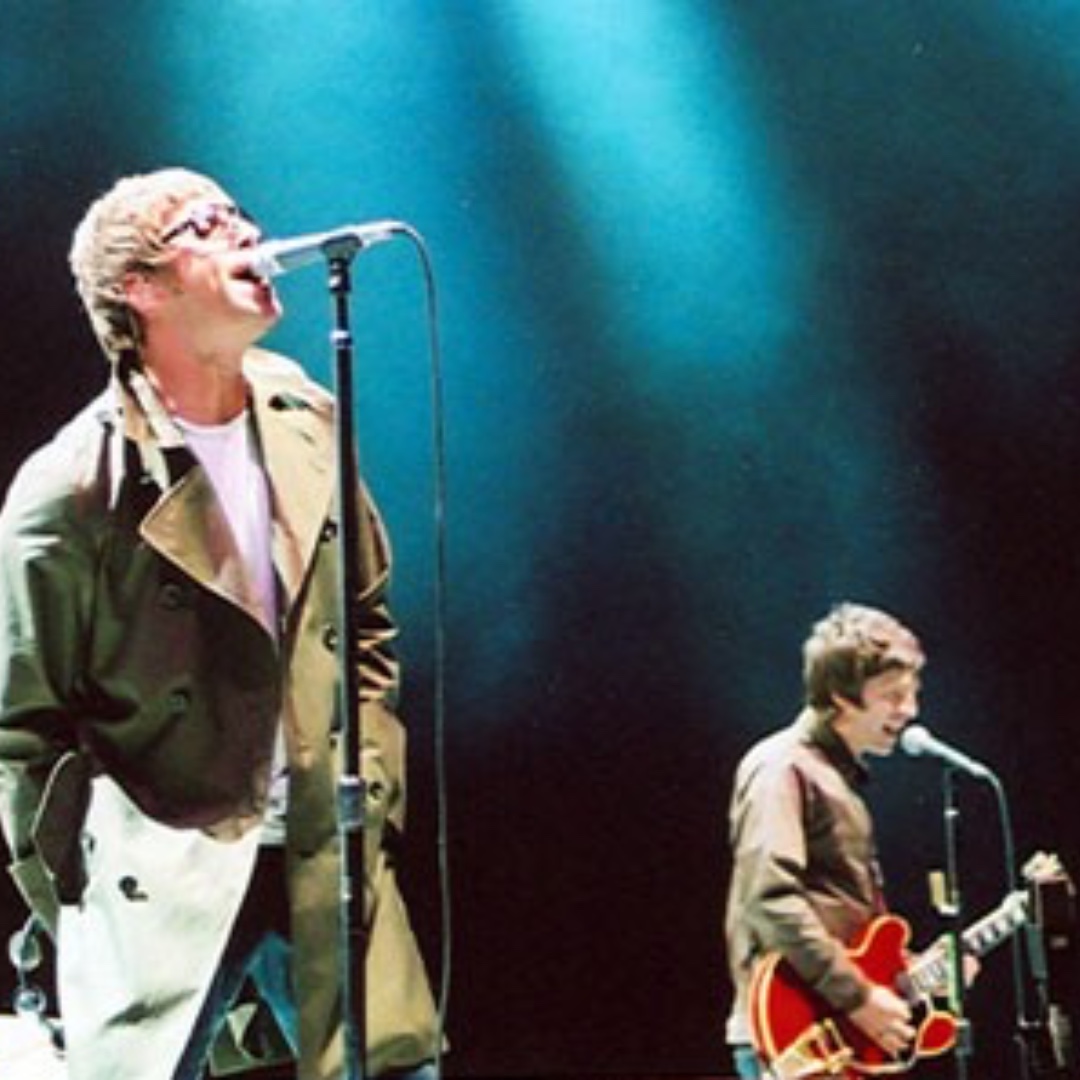 About_Rocks's tweet image. #Oasis are back in London!
Here's the sweet story behind Liam Gallagher’s John Lennon necklace, given to him by brother Noel ow.ly/cjk350Wl7KZ