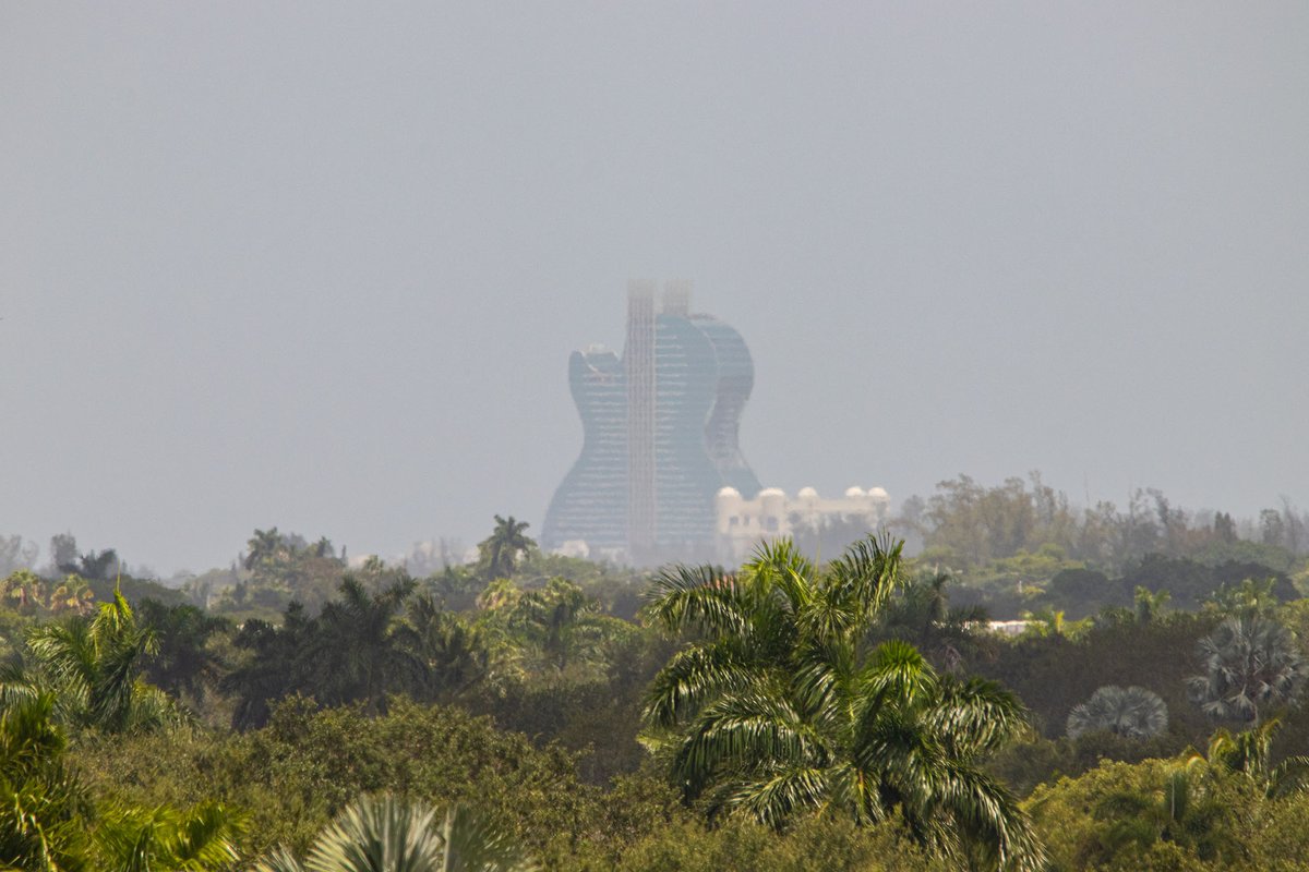 JackLinFLL's tweet image. Just a bit of Saharan dust over South Florida today lol. Distance to the Guitar Hotel is 7.32 miles. I was going to take a picture of downtown Fort Lauderdale but it's invisible #FLwx