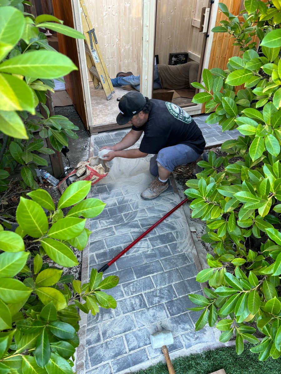 PacificCoastSpa's tweet photo. Hidden among the leaves, made to last for years. Your escape starts at the walkway.
#sauna #relaxandunwind #backyard #garden #NatureLovers #sweatinstyle #detail #BeforeAndAfter #Sanctuary https://t.co/05glsDTvfS