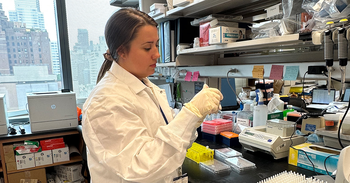 AACRFoundation's tweet image. Small donations to the @AACR added up to something big for early-career researcher Madelyn Espinosa-Cotton, PhD. During #SarcomaAwarenessMonth, learn how an AACR grant enabled her to study a rare and aggressive type of sarcoma. brnw.ch/21wUqYJ