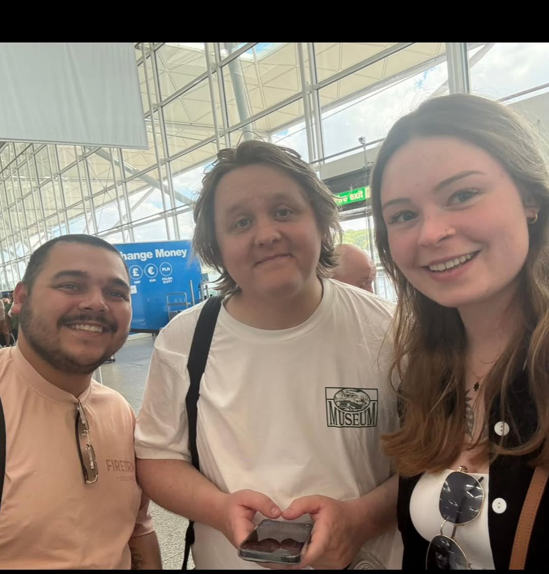 CapaldiNews's tweet image. New photo of Lewis Capaldi with fans recently 🤍
— dannyjyon via Instagram.