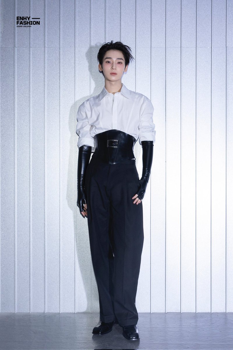 whereisnoo's tweet image. so sad Sunoo was born with no waist and he just has a gap between his upper half and legs 😔