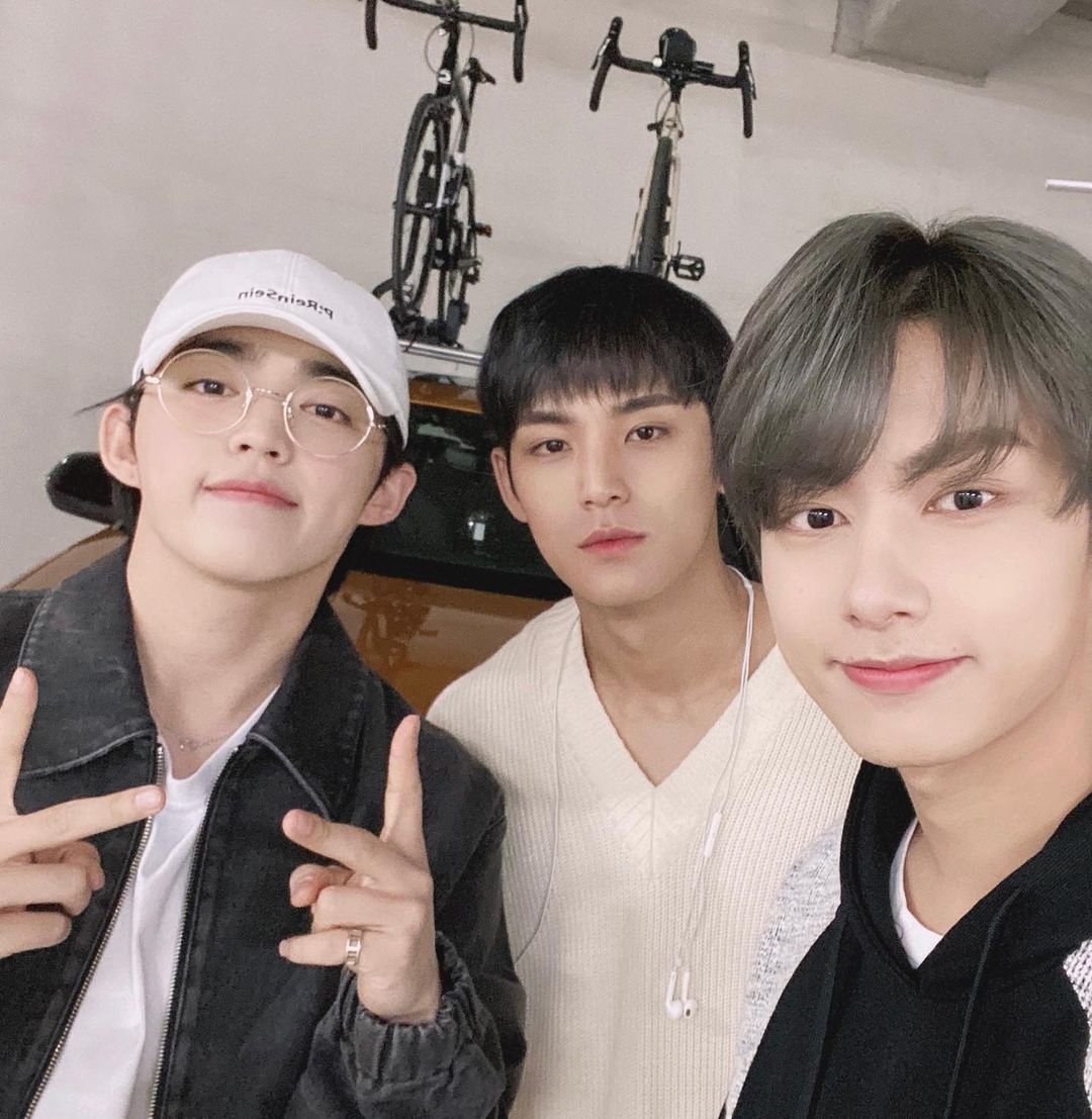 𝑏oküto & 𝕒ka𝕒shi (@bittersweetjpg) on Twitter photo Obvio que la #𝐬mi𝐥eー𝕥ü𝐧es gang no se iba a perder del #ひな𝐭rack𝟶𝟷, menos yo, que no puedo no apoyar a mi bestie <a href="/bIoomcase/">𝙷i𝚗a ʚɞ ⁺˖ ⸝⸝</a> en su icónico lanzamiento. ¡Felicitaciones, preciosa! Amamos tu canción. ✨
𝕠𝚠𝐥 𝚑𝕖ā𝚍 ︶ྀ🦉 𓊆 #𝐛o𝕜u𝕥o 𓊇 Obvio que la #𝐬mi𝐥eー𝕥ü𝐧es gang no se iba a perder del #ひな𝐭rack𝟶𝟷, menos yo, que no puedo no apoyar a mi bestie <a href="/bIoomcase/">𝙷i𝚗a ʚɞ ⁺˖ ⸝⸝</a> en su icónico lanzamiento. ¡Felicitaciones, preciosa! Amamos tu canción. ✨
𝕠𝚠𝐥 𝚑𝕖ā𝚍 ︶ྀ🦉 𓊆 #𝐛o𝕜u𝕥o 𓊇
