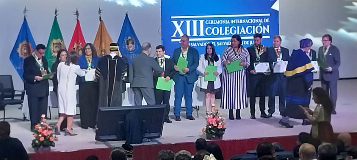 acafesal's tweet photo. ACAFESAL,
 participa en la XIII Ceremonia Internacional de Colegiación del Colegio Oficial Internacional de Doctores, un evento que celebra la investidura de nuevos doctores de diversos países, reconociendo su mérito, excelencia y conocimiento. https://t.co/9RWBvpIlNe