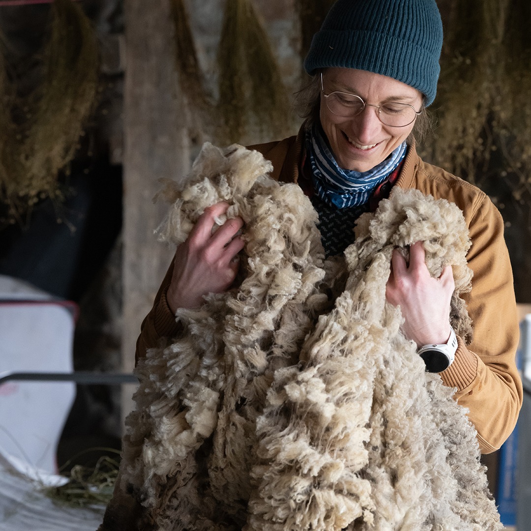 U-M College of LSA (@umichlsa) on Twitter photo “By learning through my hands. That’s how I innovate. That’s how I become creative.”
Microbiologist Melissa Duhaime is many things: a natural dyer, fiber artist, spinner, shepherdess, sheep shearer, and <a href="/UMichEEB/">UMich Ecology and Evolutionary Biology</a> associate professor. Read more: myumi.ch/Z22zd “By learning through my hands. That’s how I innovate. That’s how I become creative.”
Microbiologist Melissa Duhaime is many things: a natural dyer, fiber artist, spinner, shepherdess, sheep shearer, and <a href="/UMichEEB/">UMich Ecology and Evolutionary Biology</a> associate professor. Read more: myumi.ch/Z22zd