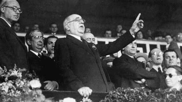 ComMadridMR's tweet image. Os deseamos #BuenasNoches con Azaña, su carácter difícil y la política republicana. 
Un político brillante y que supo mostrarse inclinado a sumar, no a restar, cuando propuso una alianza de izquierdas para desalojar a la derecha del poder.
SyR❤️💛💜
lavozdelarepublica.es/2025/07/azana-…
