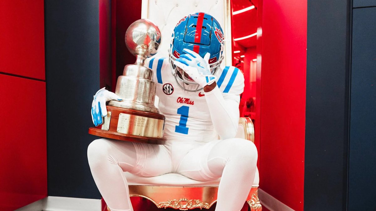 OleMissOnSI's tweet image. Decision Day: College Park (Ga.) Buford four-star safety Nascar McCoy is closing in on making a college decision with the Ole Miss Rebels firmly in the mix.
Which schools will have a hat on the table? Are the Rebels trending down the stretch?
More: si.com/college/olemis…