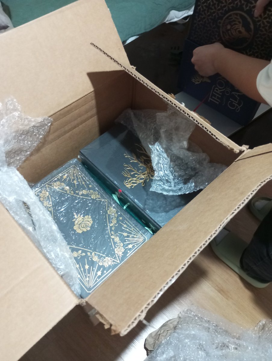 Tokio71115277's tweet image. Η έκπληξη μου για τα γενέθλια της κορης αν κ ήρθαν μέρες μετά αλλά διάλεξα συλλεκτικές εκδόσεις μόλις ήρθε από την δουλειά κ η χαρά της απερίγραπτη . 🧿🫶🫂