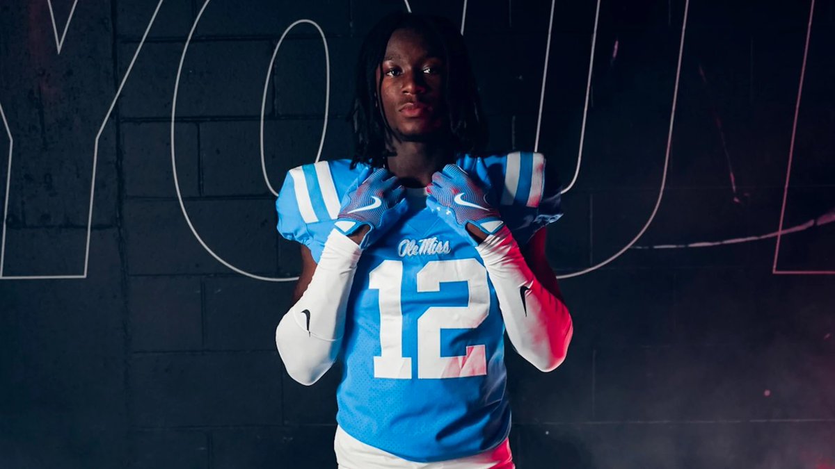 OleMissOnSI's tweet image. Leakesville (Miss.) Greene County four-star wide receiver Jase Mathews is down to the Ole Miss Rebels, LSU Tigers, Auburn Tigers and Texas A&M Aggies as decision time nears.
What's the latest on the No. 2 WR in America?
More: si.com/college/olemis…