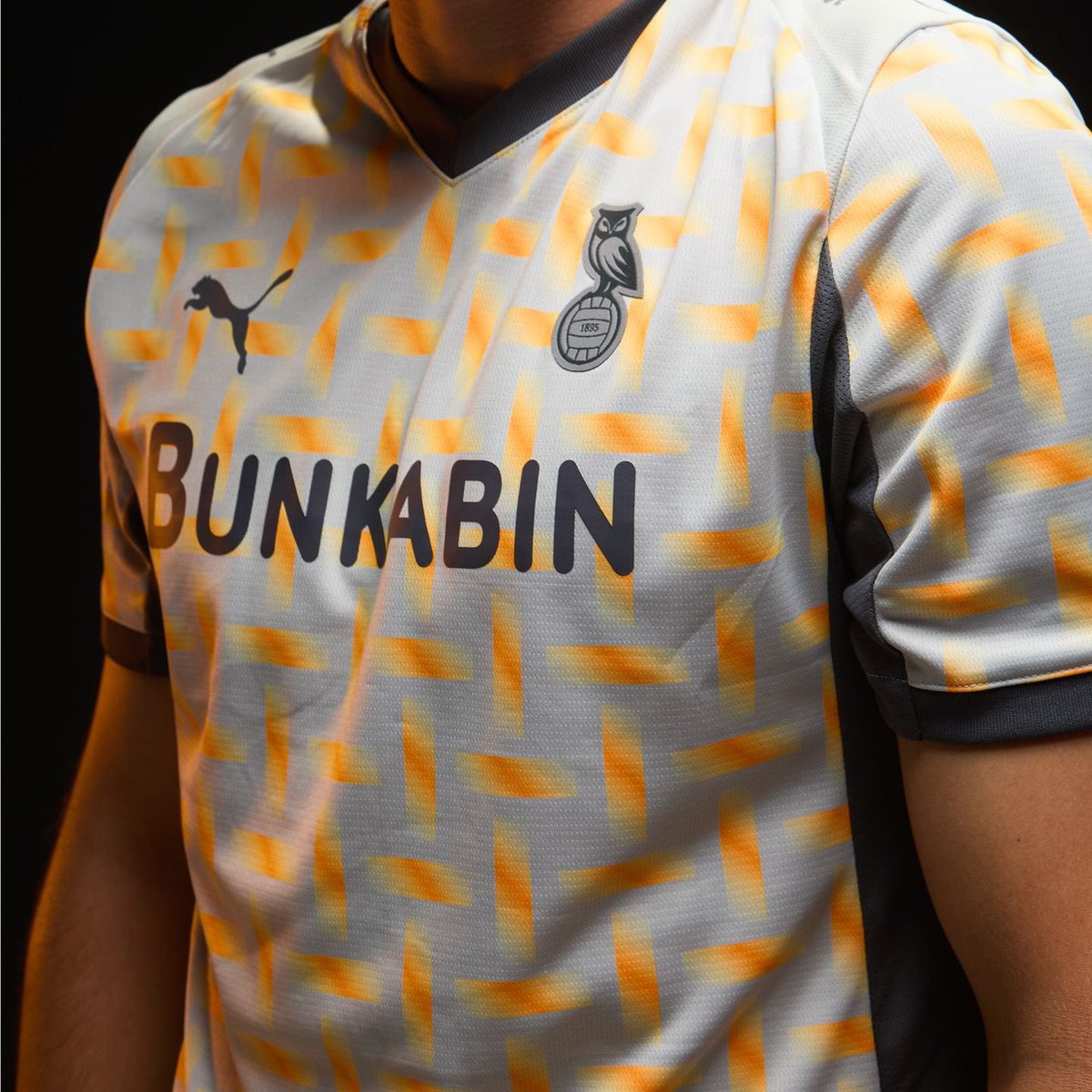 samuelgill25's tweet image. Ironically my brother sent me a Latics gift card which arrived today for my birthday the other week so third kit bought as well as the Wembley mug. Up the Bunkabin. #oafc