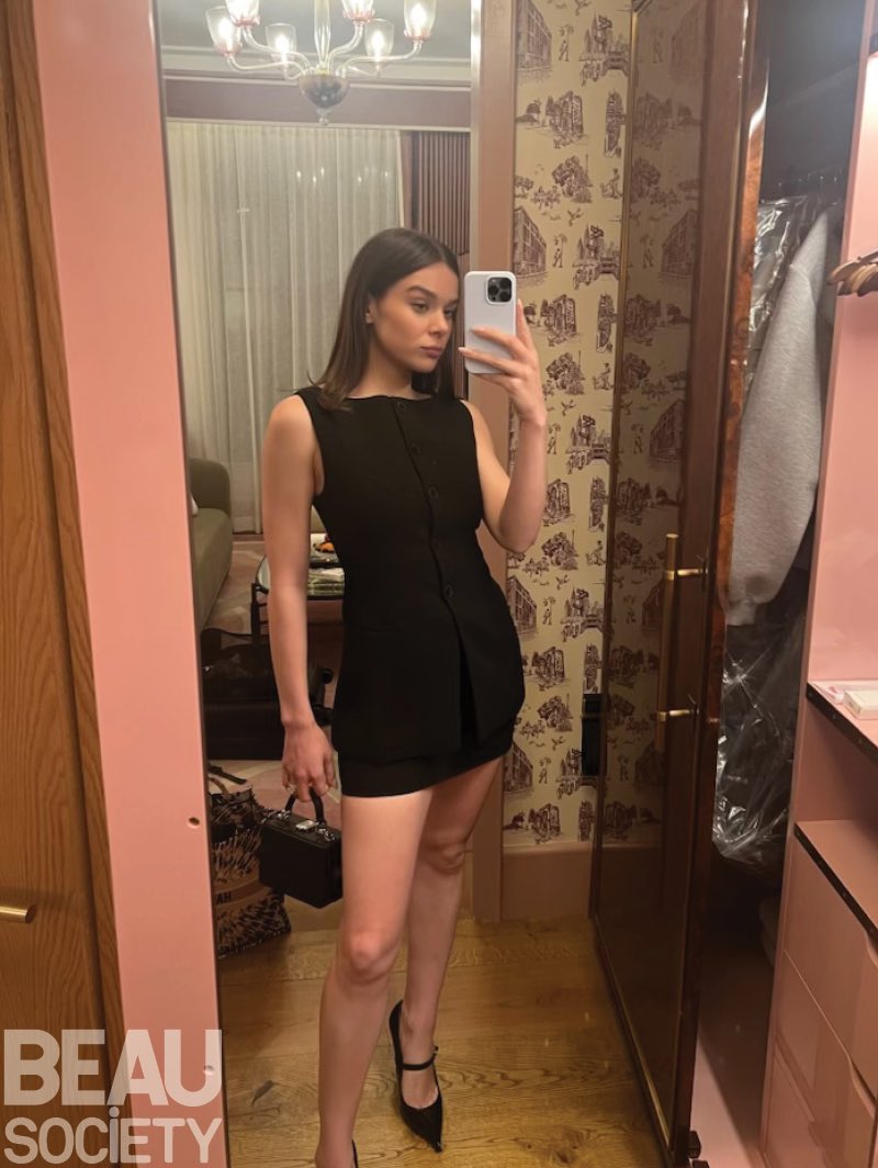 archiveshailee's tweet image. HAILEE STEINFELD OH MY GOD !!