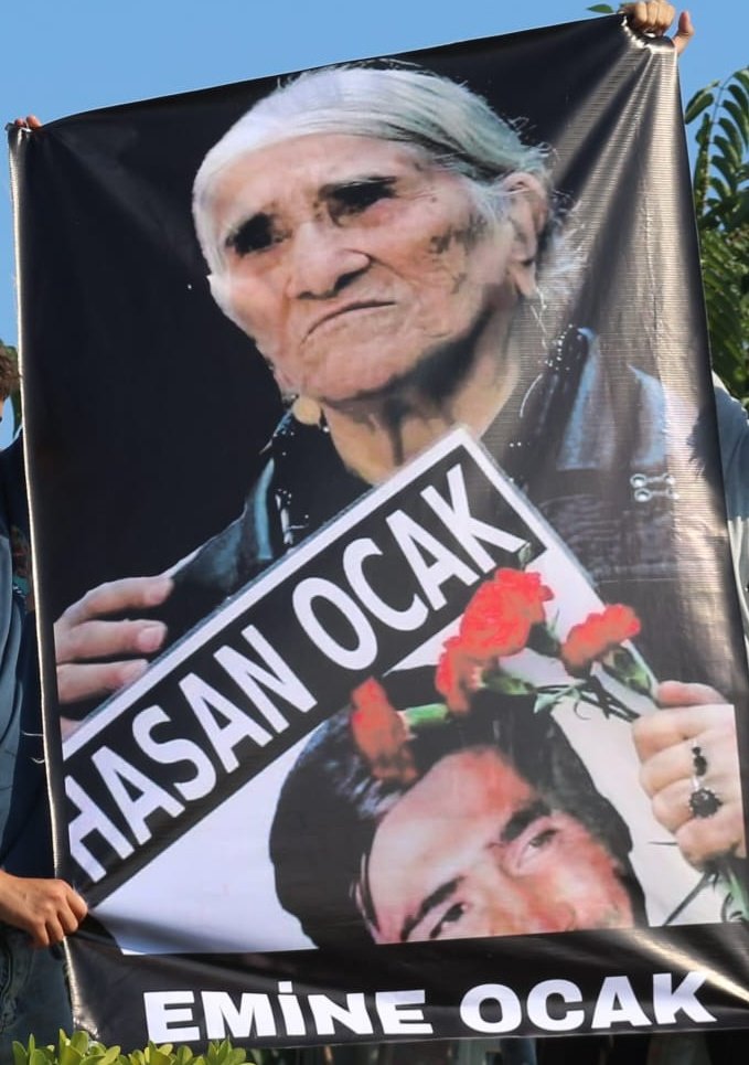 Annemiz Emine Ocak için 27 Temmuz Pazar günü saat 17.00'de Küçükçekmece Garip Dede Cemevi'nde yemek verilecektir.
Dostlarımızı ve kardeşlerimizi annemiz #EmineOcak’ın sofrasına davet ediyoruz.

Garip Dede Cemevi 
Fatih Mahallesi 
D 100 Güney Yan yolu
NO: 3 Küçükçekmece/İstanbul