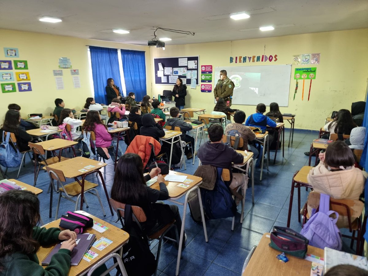 CarabMaule (@carab_maule) on Twitter photo con el objeto de instar a los alumnos a concientizar las consecuencias de la violencia escolar y el daño que pueden llegar a causar, incluso puede ser fatal; por parte de nuestros <a href="/CarabMicc/">Carab. Plan Cuadrante e Integración Comunitaria</a>👋👋👮🏻👮🏻♀️💚💚👋👋.
#OrdenyPatria
#CarabinerosDeTodos con el objeto de instar a los alumnos a concientizar las consecuencias de la violencia escolar y el daño que pueden llegar a causar, incluso puede ser fatal; por parte de nuestros <a href="/CarabMicc/">Carab. Plan Cuadrante e Integración Comunitaria</a>👋👋👮🏻👮🏻♀️💚💚👋👋.
#OrdenyPatria
#CarabinerosDeTodos