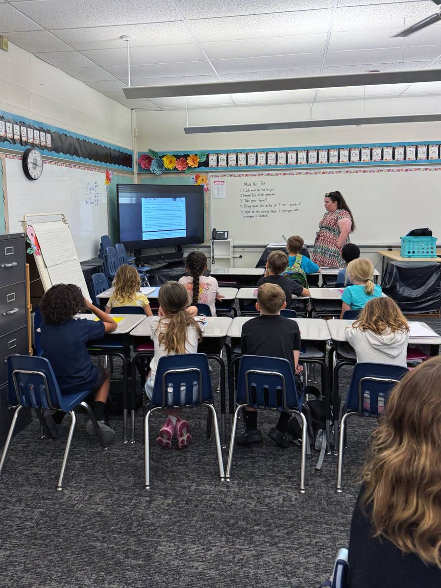 TheMindTrust's tweet image. Summer Learning Labs (SLL) are wrapping up across Indiana! SLL partners outside of Indianapolis have enrolled +7,000 students this year & we're thrilled more kids have access to this impactful program. Thank you to our partners, educators & students for making our summer bright!