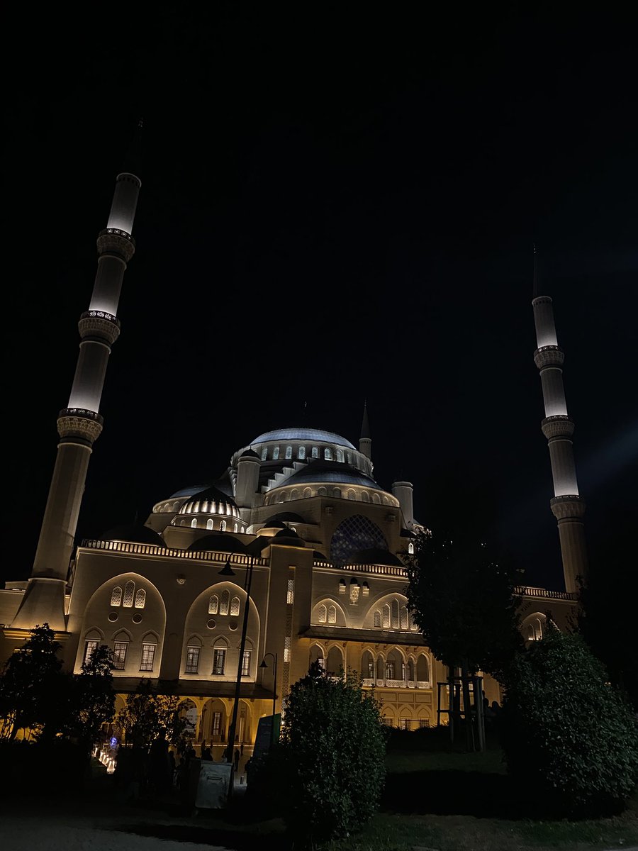 elifhsr's tweet image. “Huzuru her defasında burada buluyorum.”