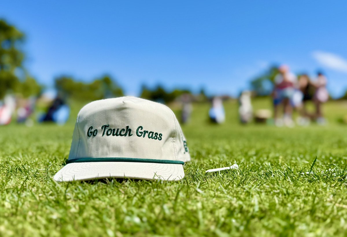 got a new hat in the mail, decided to follow the instructions. 

kudos to <a href="/DeGolfers/">DeGolf</a> &amp; <a href="/dyli_io/">DYLI</a> for such a 🔥🔥🔥 merch drop. 

how do you touch grass?