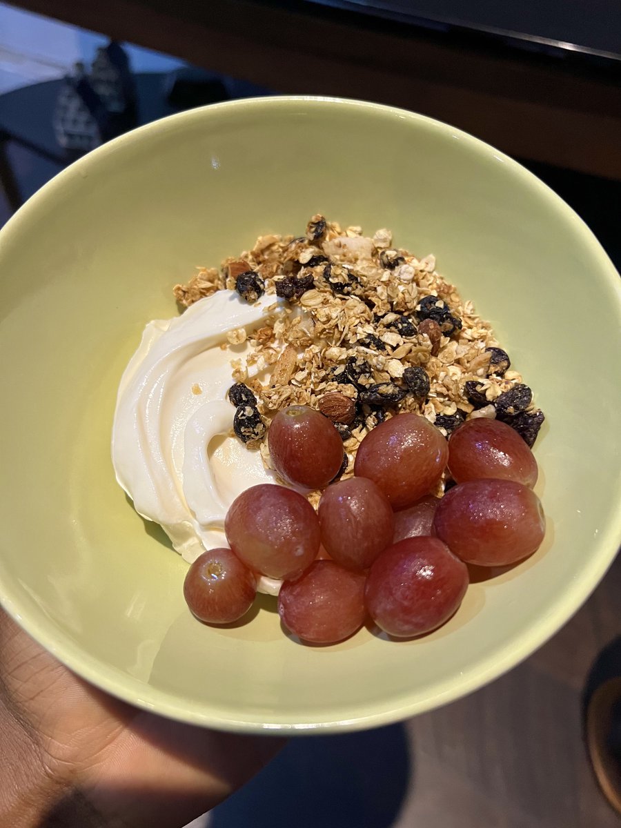 Nekie_neka's tweet image. My home-made granola turned out so perfect, I could cry.😭
God bless every food blogger who made it possible by sharing their recipes🥹🙏🏾💗💗💗