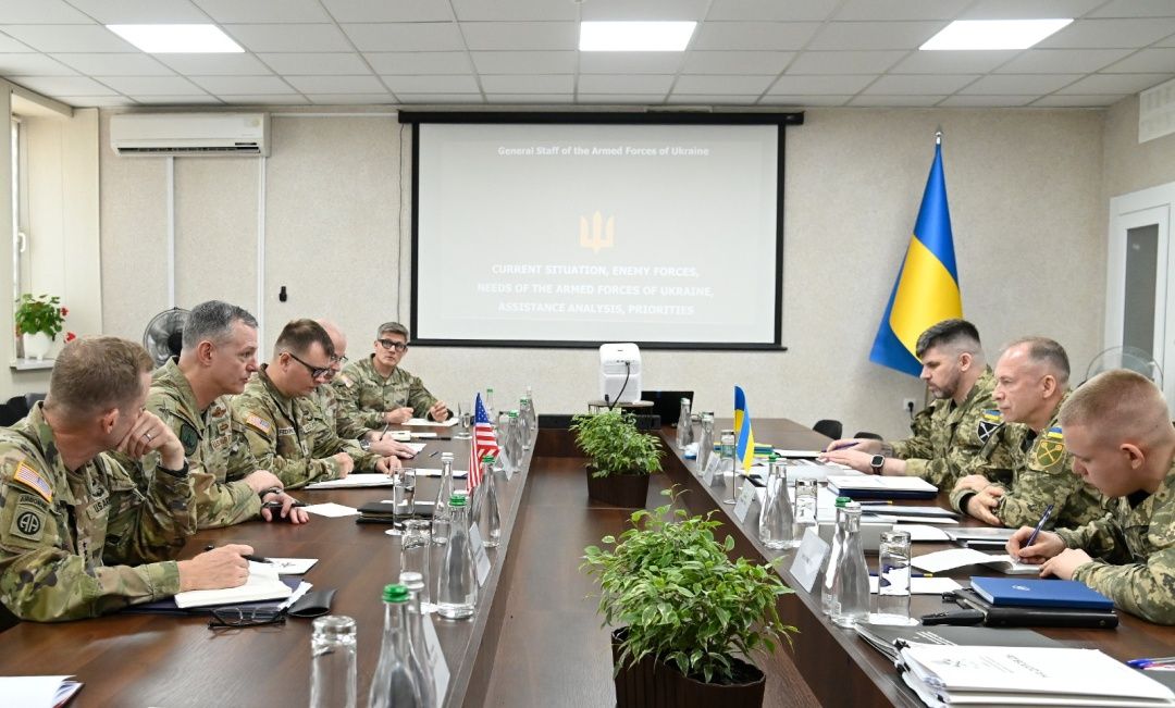 General Alexus Grynkewich, NATO’s Supreme Allied Commander Europe, met with Commander‑in‑Chief Oleksandr Syrskyi 

The meeting focused on Patriot air‑defense systems, the only weapons Ukraine has, which are capable of downing Russian ballistic missiles
euromaidanpress.com/2025/07/25/nat…