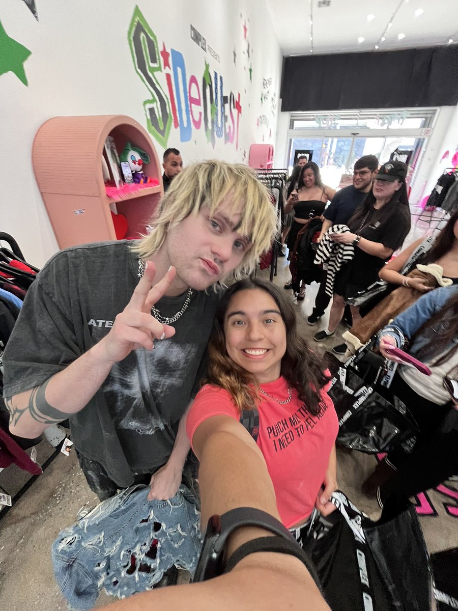 REDLINECLIFFORD's tweet image. me &amp;amp; life sized michael ❤️‍🔥