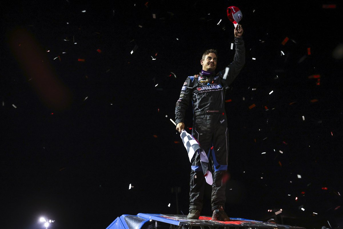 SuperDIRTWeek's tweet image. Help us wish Super DIRT Week champion @StewartFriesen a happy birthday! ๐ฅณ
It may be a few months, but we'll have some cold ones waiting for you in October ๐ป