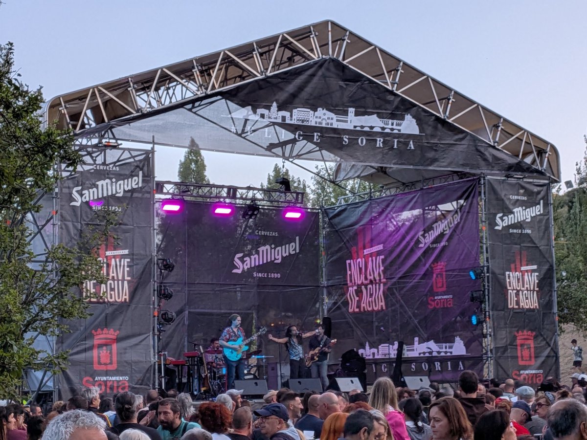 Disfrutando del <a href="/EnclavedeAgua/">Festival Enclave de Agua</a>.