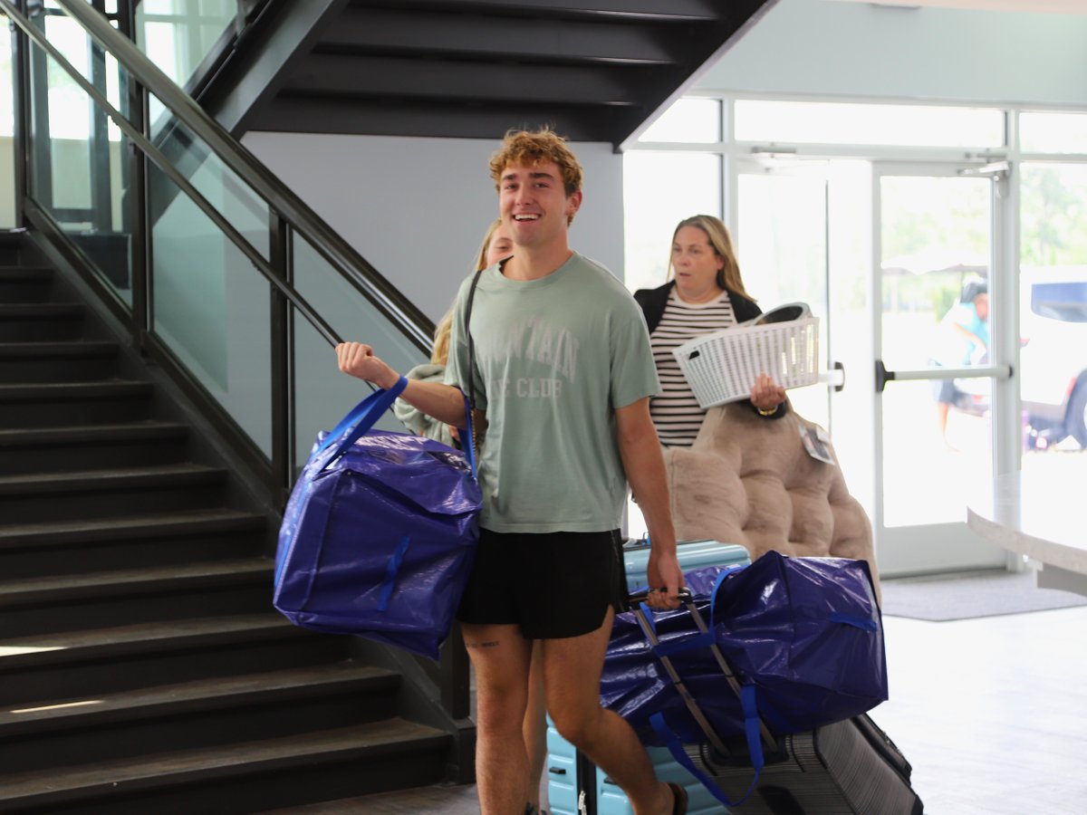 SJRState's tweet image. Welcome home, Vikings! 🫶 Today marked the first of many student housing move-in days at SJR State. More move-ins and more memories to come!
#SJRState #SJRStateProud #StudentHousing #MoveIn