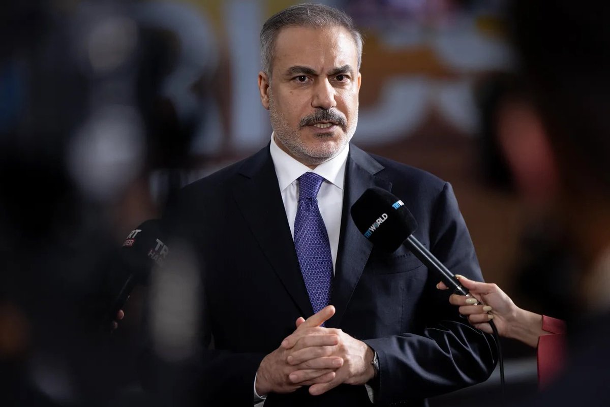 Sobrienegritepe's tweet image. Turkish 🇹🇷 Foreign Minister Hakan Fidan : explaining
the background of his statement "We will intervene" regarding the events in Syria:
─ As Türkiye 🇹🇷 , we have issued our warning.
─ We sent the same message to Israel through our channels.
Warning shots have been fired.
