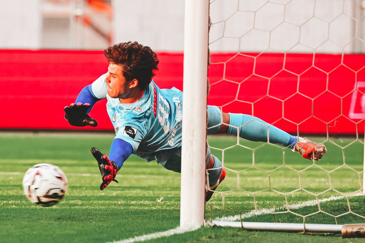 '23 I Strafschop voor Union na handspel van onze kapitein. Lammens kiest de goede hoek en redt! 

🔴 0-0 🟡

#AntwerpUnion #RAFC