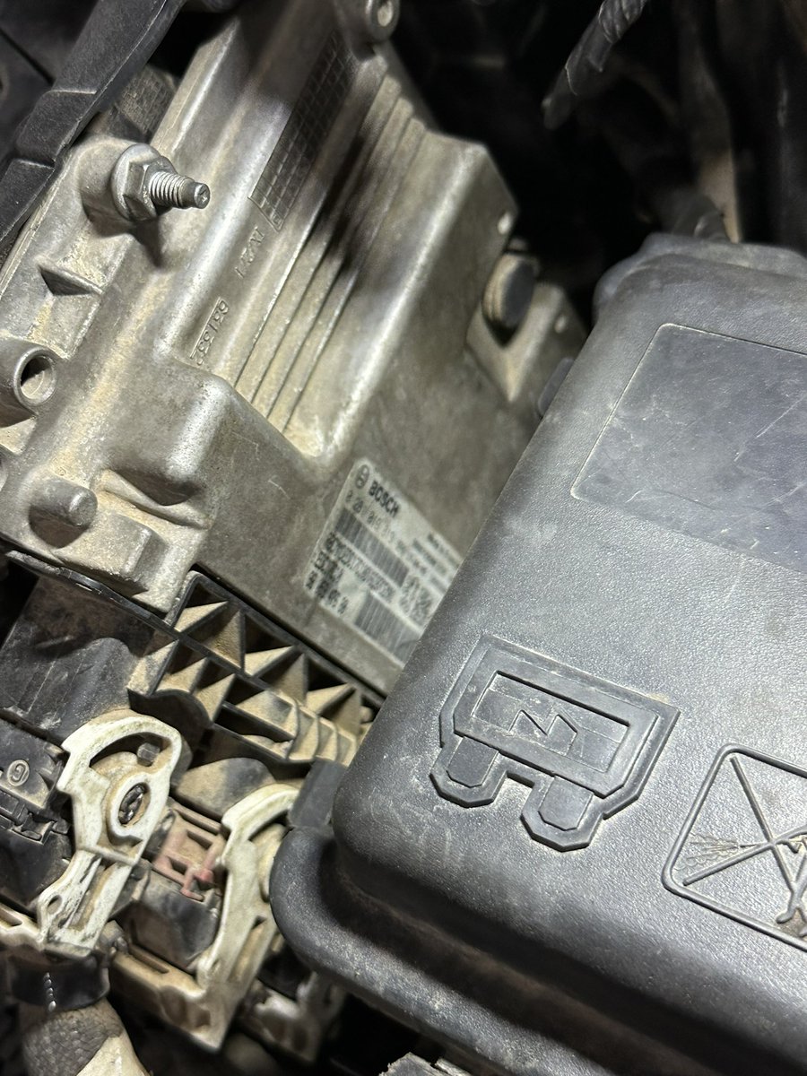 AutoVegaMotors's tweet photo. Peugeot 301 1.6 HDI 2017
ÉCU BOSCH EDC17C10 
Read &amp; Write #Obd #Flex 
Stage1 +40 Hp +65Nm 👌🔝
Client très satisfait https://t.co/pfcCXAT64n