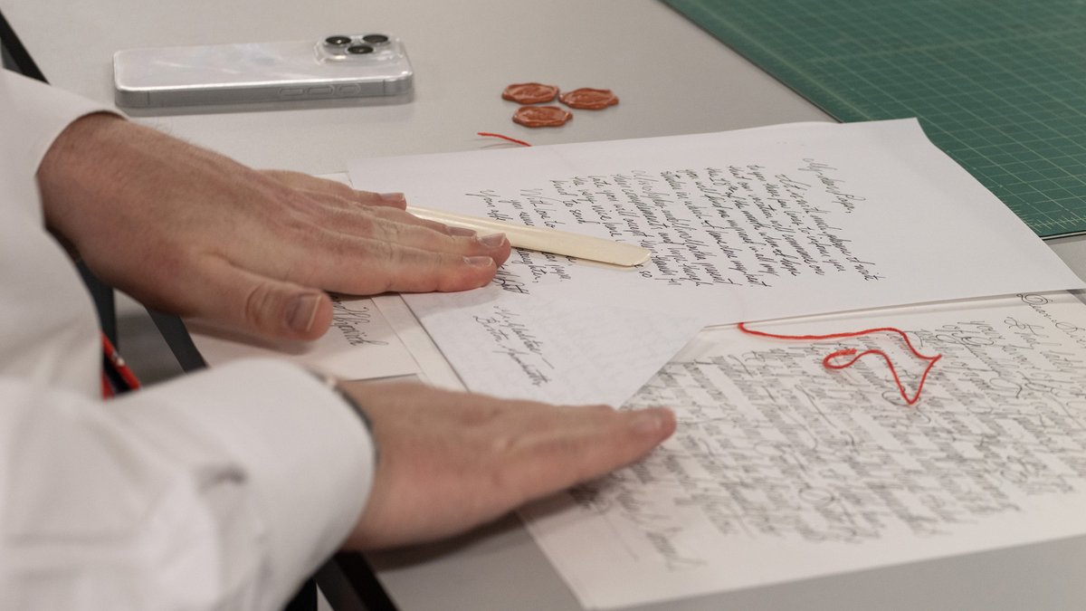 kulibraries's tweet image. An internal workshop hosted this week by the Conservation Services Team at Spencer Research Library explored Letter Locking - folding and securing a sheet of paper to function as its own envelope, often sealed with wax.
Learn more at letterlocking.org
