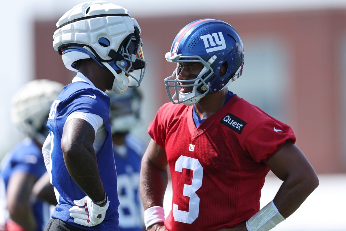 FiresideGiants's tweet image. Giants’ new quarterback-wide receiver connection is already heating up dlvr.it/TM6lNS