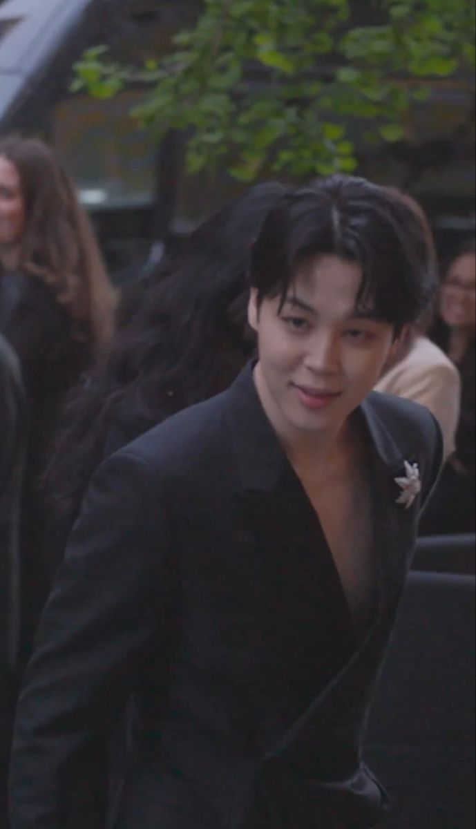 archivesforJM7's tweet image. Him in suits&amp;gt;&amp;gt; ✨🫠