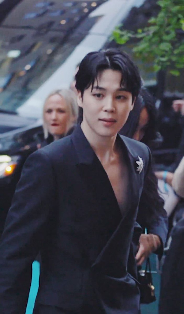 archivesforJM7's tweet image. Him in suits&amp;gt;&amp;gt; ✨🫠