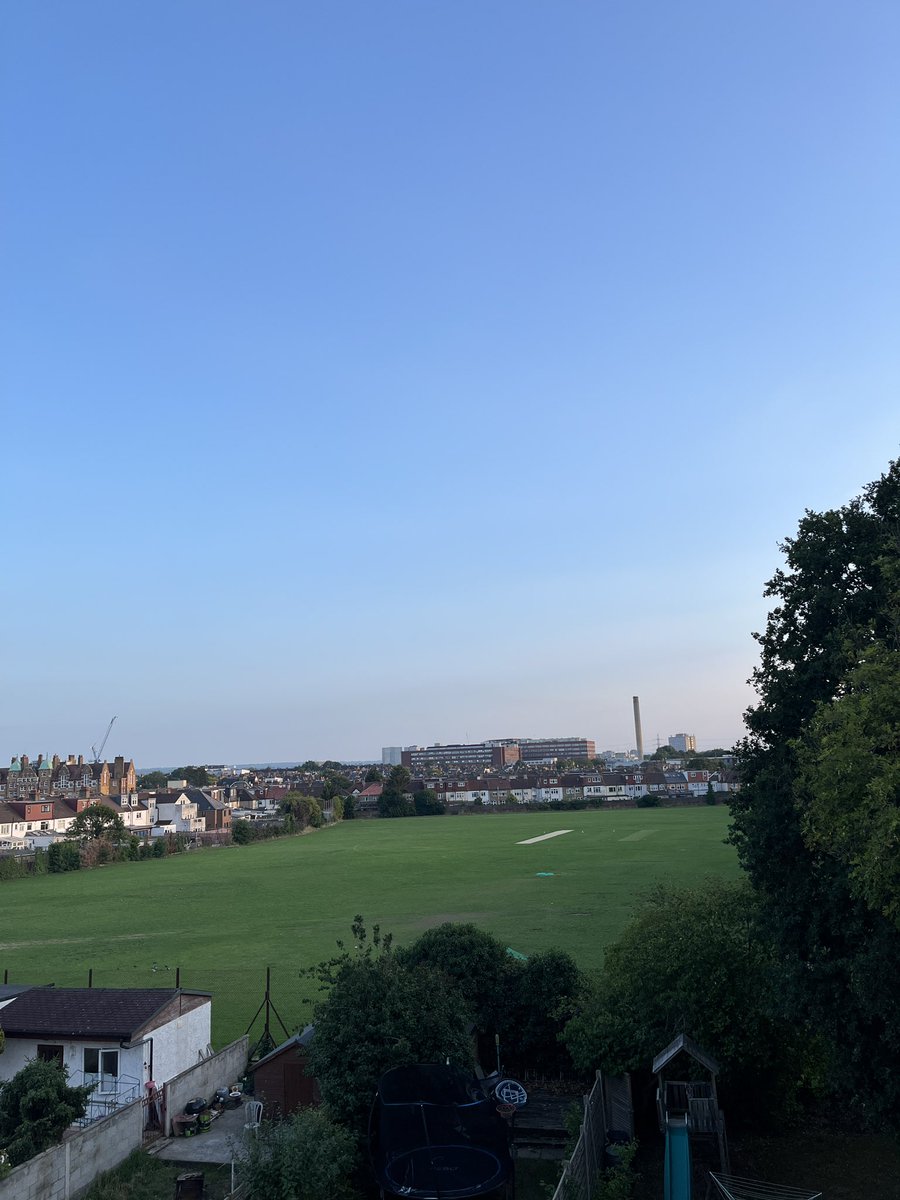 FFishponds's tweet image. It’s great to see Fishponds Field looking so green again. If you haven’t visited for a while, here are the current opening times @tootingnewsie @enableLC #tooting Entrance at 91a Hebdon Rd