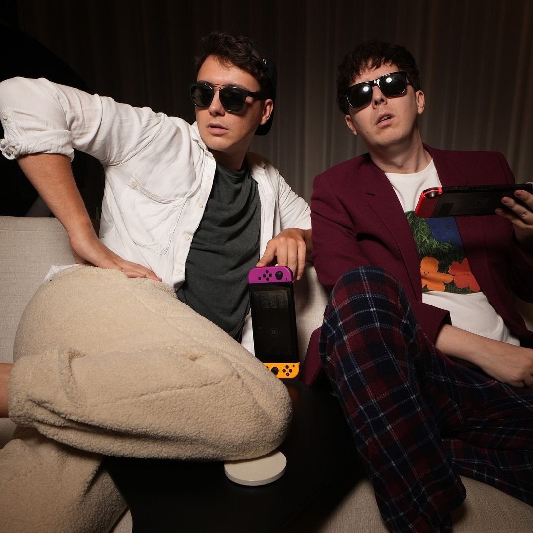 emophringe's tweet image. 🚨TikTok fan says that Dan & Phil are “good friends”, despite a global understanding that the youtubers are a couple.
