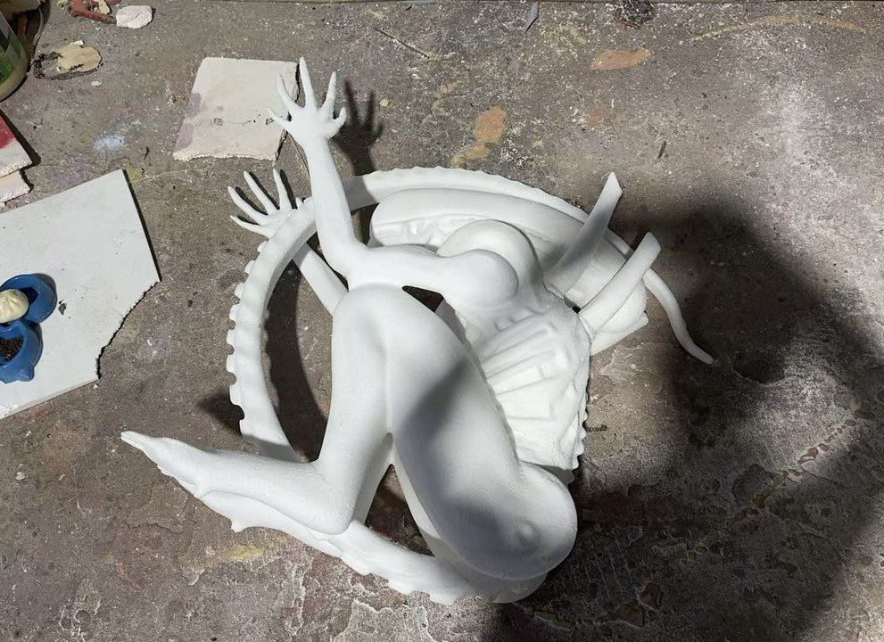 slumpykev's tweet image. Xenomorph table progress 🔜 chrome paint job next
