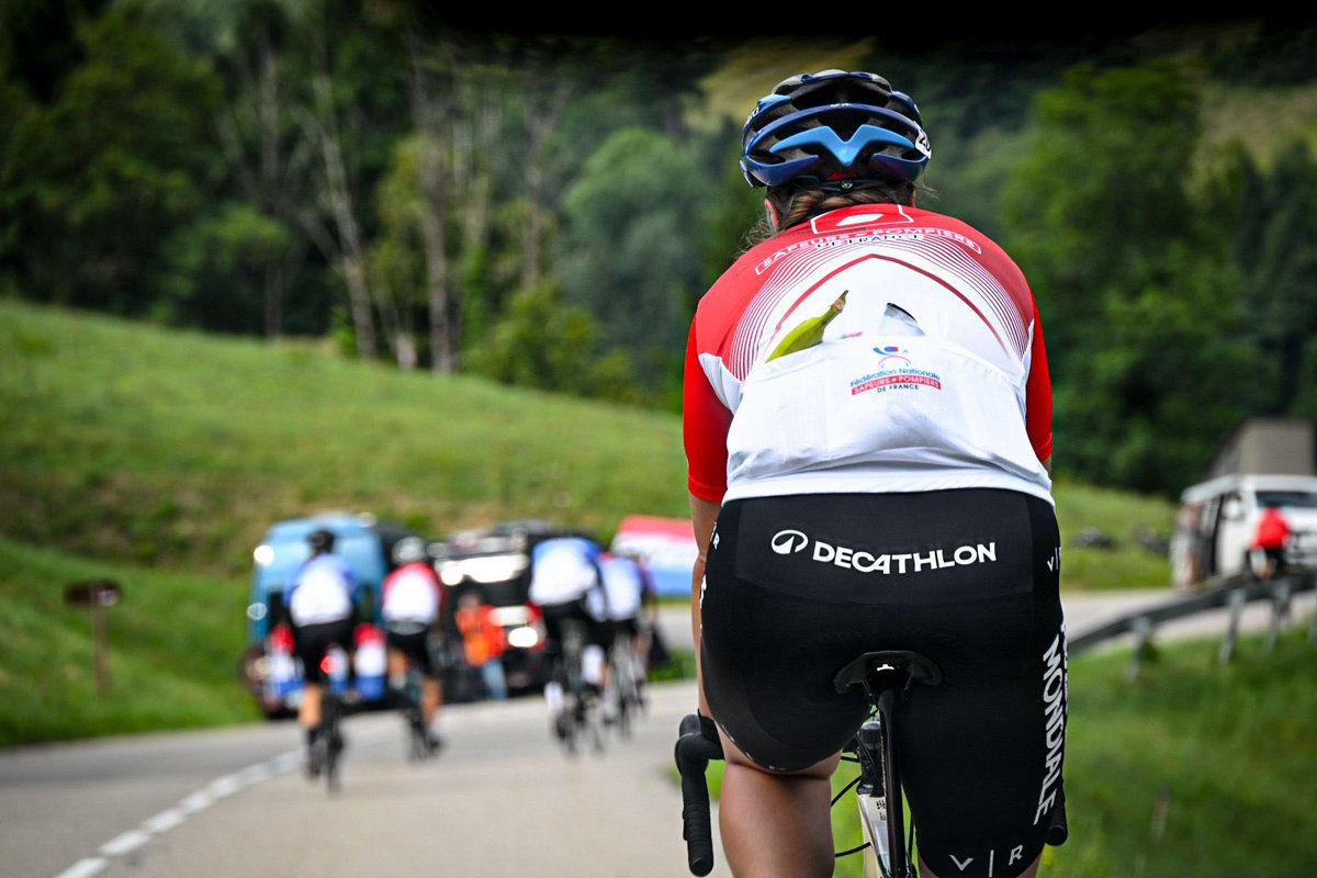 BoslandJP's tweet image. Sur @letour, les @PompiersFR vivent leur étape entre Albertville et La Plagne.
50 coureurs passent les difficultés avec courage, force et cohésion : les valeurs des #pompiers s’expriment.
Merci @AG2RLAMONDIALE @Decathlon @Mavic @sdissavoie @sdis_74 pour le soutien, avec les…