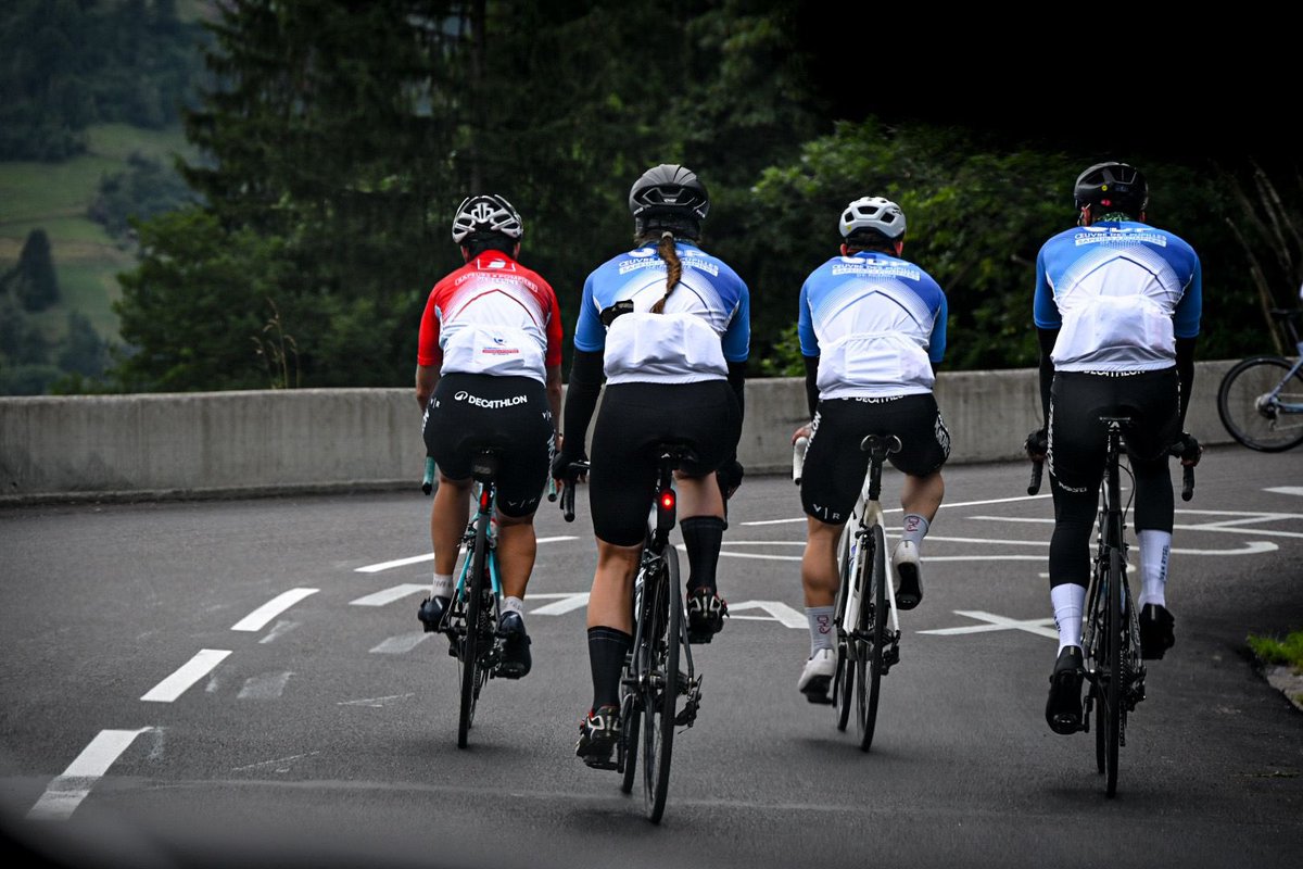 BoslandJP's tweet image. Sur @letour, les @PompiersFR vivent leur étape entre Albertville et La Plagne.
50 coureurs passent les difficultés avec courage, force et cohésion : les valeurs des #pompiers s’expriment.
Merci @AG2RLAMONDIALE @Decathlon @Mavic @sdissavoie @sdis_74 pour le soutien, avec les…