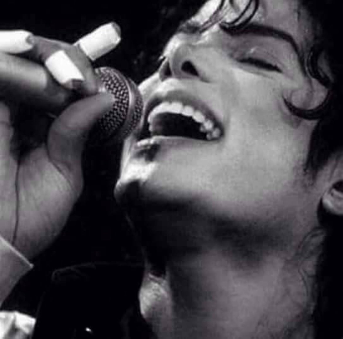 barbieelovesmj's tweet image. How perfect Michael’s teeth are isn’t spoken about enough! He could sell me toothpaste😁