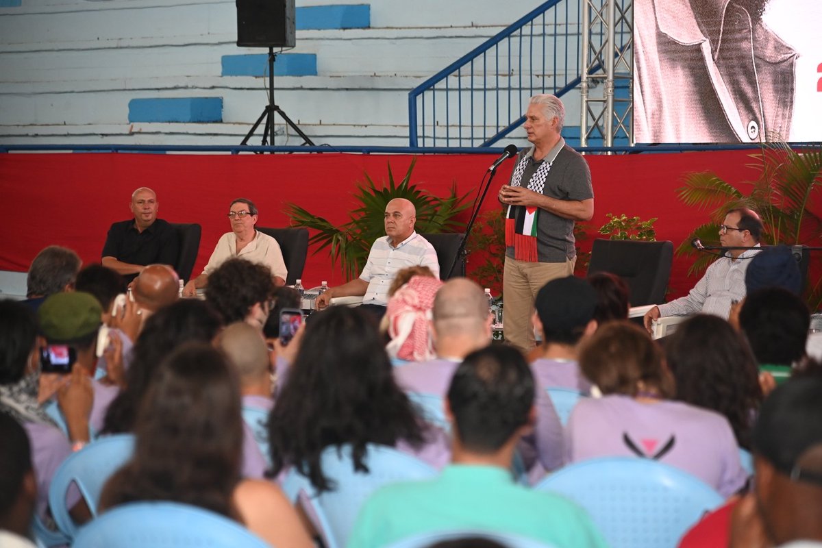 BrunoRguezP's tweet image. Compartimos con amigos solidarios de #Cuba que asisten a la conmemoración en Ciego de Ávila del 72 aniversario de los asaltos a cuarteles Moncada y Carlos Manuel de Céspedes.

Reiteraron su apoyo al pueblo cubano en su lucha por el fin del bloqueo de EEUU.

#LaLuchaNoHaCesado