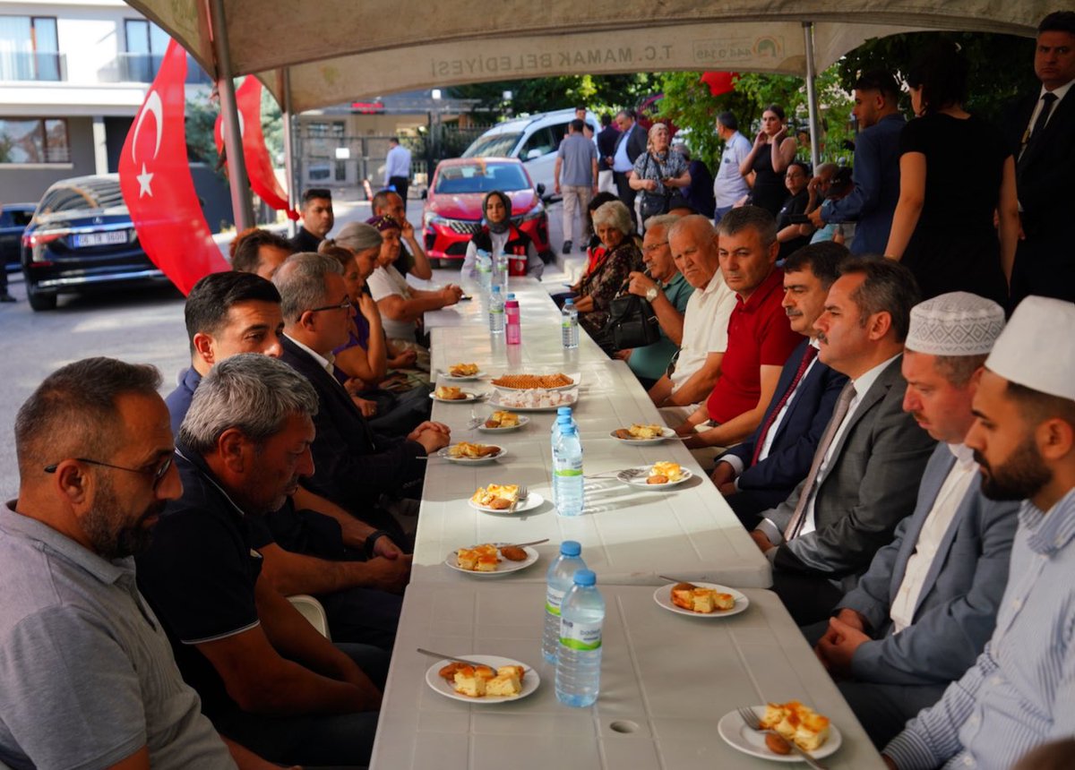 📍İyi ki Varsın Bayram Eren 

🇹🇷Eskişehir'de orman yangınında insanları, ağaçları, canlıları kurtarma mücadelesi verirken şehit olan AKUT Gönüllüsü Bayram Eren Arslan'ın evindeydik.
Eski çalışma arkadaşım olan babası Gürsel Arslan , yaşadığı büyük acıya rağmen metanetini korumaya