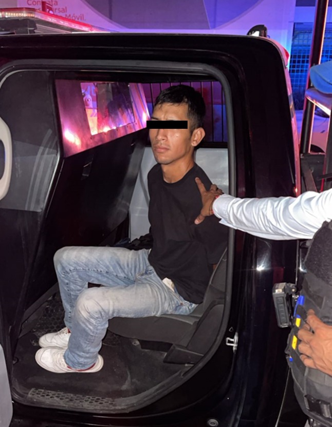 AlexBaks82's tweet image. En Monterrey ya hay cámaras en todos lados, pero los ladrones insisten en actuar como si vivieran en los 90. Hacen cristalazo, roban laptop y escapan muy orgullosos… lástima para ellos que el C4 los venía grabando.
Ojalá así caigan todas esas lacras.