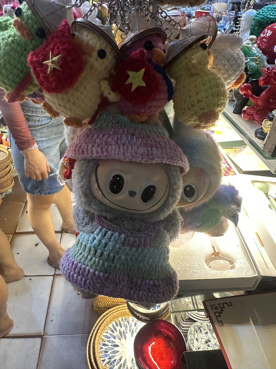 labubudrops's tweet image. I spotted these Labubus and Lafufus in a market in Ho Chi Minh City, Vietnam 🇻🇳