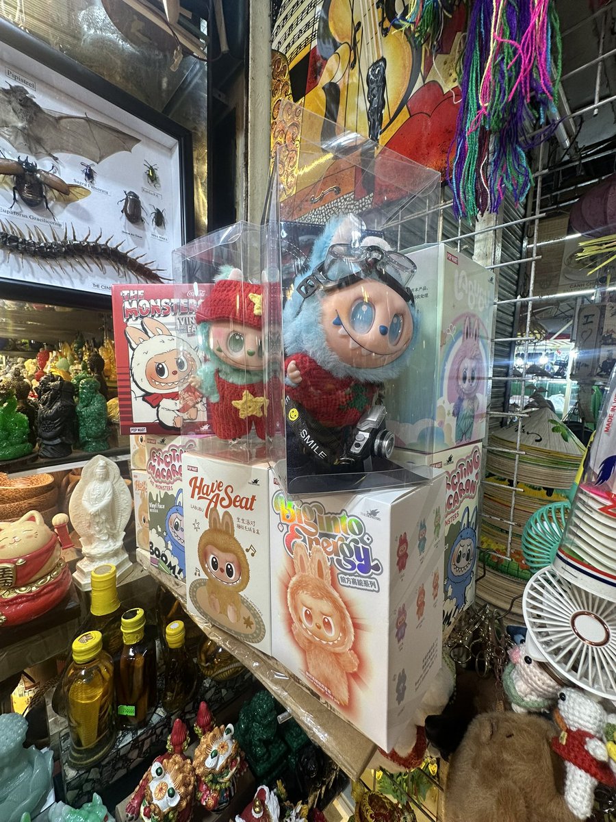 labubudrops's tweet image. I spotted these Labubus and Lafufus in a market in Ho Chi Minh City, Vietnam 🇻🇳