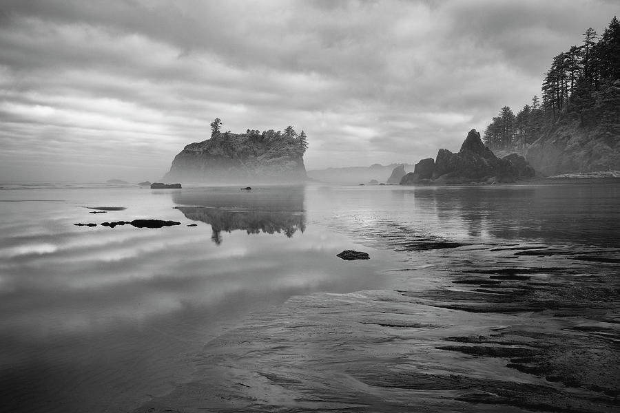 ImagesByJonEvan's tweet image. Black and White photograph from Washington at the beach. #artists #artinspo #artsanity #artforthewin #originalartwork artfeed #lifeofanartist #expressiveart #artnewss #picoftheday #photooftheday #washington Please refer to link for info and pricing buff.ly/3XDRsTL