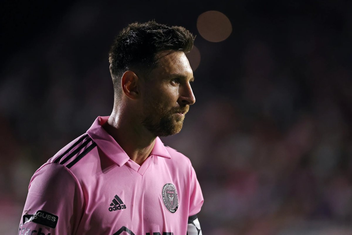 tombogert's tweet photo. Inter Miami managing owner Jorge Mas on Lionel Messi's suspension when asked about contract talks:

“Lionel Messi is extremely upset. I’m hopeful it doesn’t have an impact long-term.

Will it have an impact on (Messi’s) perception on the league and its rules? No doubt.” https://t.co/UUzRcCDYMD